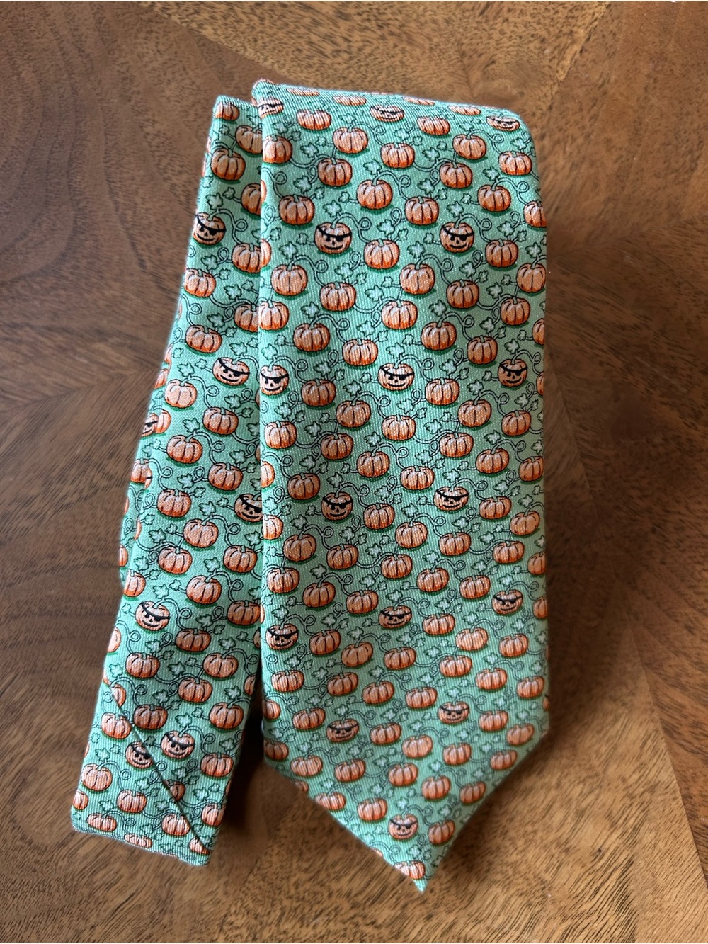 🎃 Vineyard Vines Halloween pumpkin tie